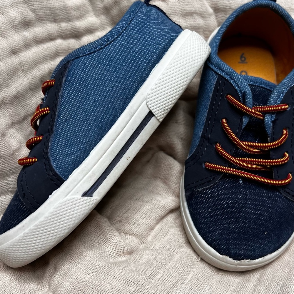 Carter’s size 6 sneakers